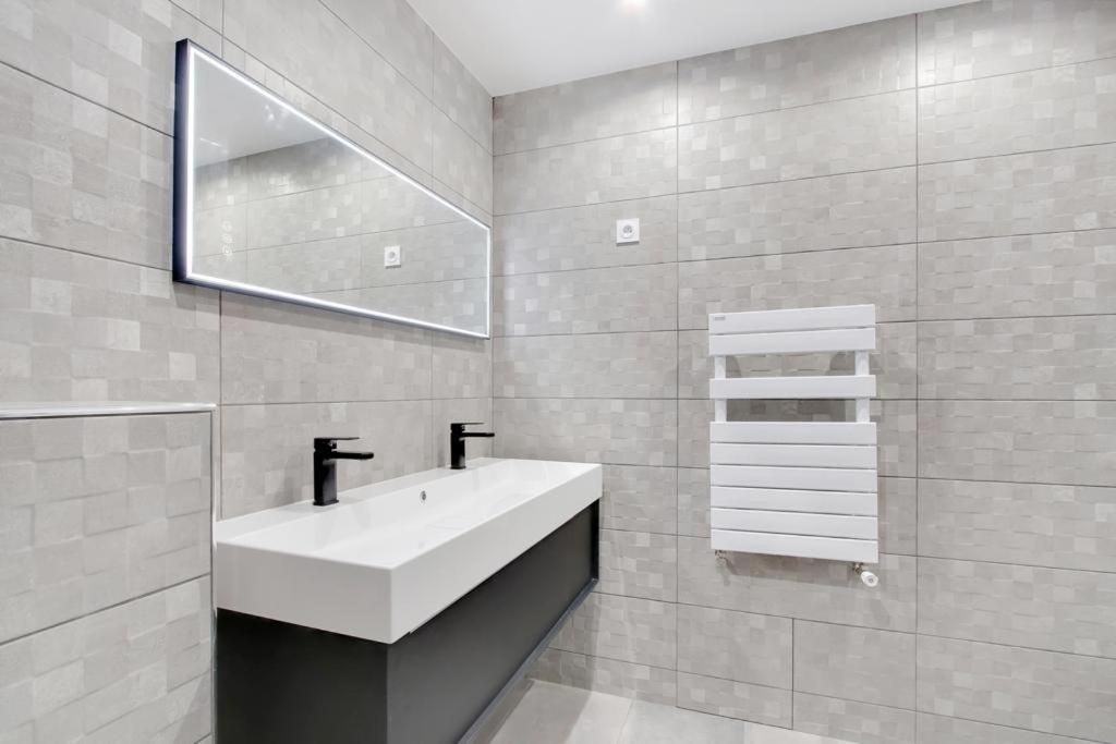 פריז Trocadero/ Eiffel Tower - 3 Bedrooms- All New! מראה חיצוני תמונה